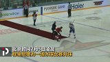 新年第一摔！穆帅最尴尬瞬间 为冰球开球遭地毯绊翻在地