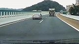 高速路遇雷克萨斯，这道坎是真过不去啊