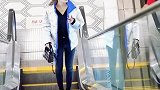 小姐姐穿着清凉，就算羽绒服也遮盖不住这完美的身材