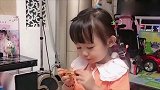 小萌娃说鸡翅再辣也得吃完，太香了
