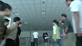 中国神探：妻子和男友私奔，哪料两方家属车站围堵，抓个正着！