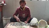 快过节了，妮姐在家蒸红豆白馍，老公直夸手艺好，吃出浓浓节味