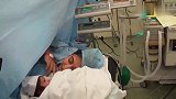 谁说刚出生的孩子丑女宝宝刚出生就这么漂亮
