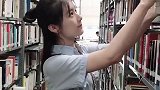 清纯的校花姑娘，莞尔一笑真让人心动