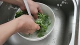 清明艾草新吃法，清香软糯口感好，比青团简单又好吃，我连吃5块