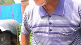 这位80多岁的爷爷太可爱了！