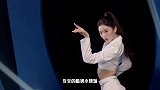 孔雪儿白色西装字母连衣裙，时尚弄潮儿出街，墨镜一戴谁都不爱