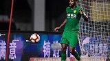 快乐依旧！巴坎布门前1米吐饼 球员+教练集体绝望了