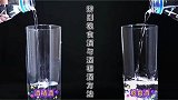 加水辨别粮食酒的方法，白酒浑浊是粮食酒，反之是酒精酒