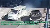 男子高速出口逆行致他车撞护栏后却扬长而去：他没刹住，与我无关