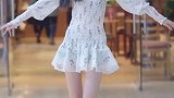 捡来的女朋友不丢，养个三五年再说。