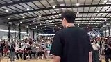 杨瀚森重新回到梦开始的地方 参加球迷见面会