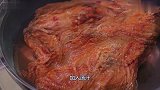 五花肉炖辣泡菜，味道超好，连汤汁都不舍得浪费