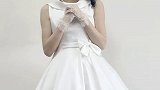 他与美女对视后 他表情有了微妙的变化那一刻 我仿佛才是那 第三人