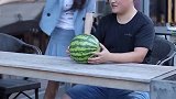 千万别相信小姐姐徒手劈西瓜的鬼话