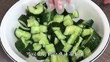 凉拌黄瓜，切记不要直接放盐腌制，教你一招，比饭店的还好吃