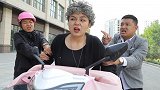 刁蛮阿姨嘲笑阿宝抠门，没想轮到自己竟也如此小气！