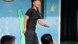 男幼师带小朋友跳舞活力满满，网友：孩子们最爱上体智能课