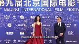 出月子就上戛纳红毯，5000万珠宝艳压全场，范爷都没有的待遇