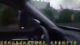 路怒症司机故意挑衅后车，下一刻秒怂，监控拍下全过程