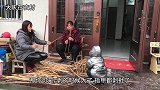 农村婆媳在干活，公爹出来就和婆婆抬杠，媳妇在一边看热闹