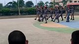 印度士兵的正步考核，这正步走的太有喜感了