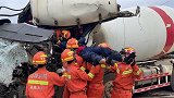海南临高：水泥罐车与旅游大巴相撞司机被困，消防紧急救援