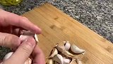 剁椒鱼头家常版，这样做出来的鱼头，比饭店味道还好吃