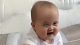 小宝宝这反应好萌,简直是个表情帝,太搞笑了！