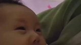 萌娃回应妈妈示爱，居然会说爱你