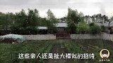 抡大襟招待亲人，少不了铁锅炖大鹅，热情满满载歌载舞庆团圆