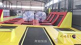 短剧：傻妞和胖妞玩碰碰球比赛，最后俩人一起套路妈妈，太逗了