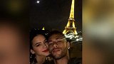 虐狗！内马尔与女友埃菲尔铁塔前烛光晚餐 甜蜜合影发狗粮