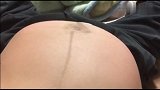 胎儿在孕肚里胎动剧烈，妈妈用手压下去，发生了一件奇妙的事！