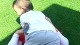 儿子才几天没见幼儿园老师，一见面就强行扑倒，太霸道了！