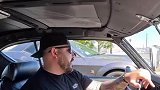 道路上当男司机互相对眼