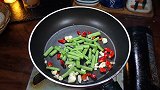 四季豆怎么炒好吃，简单又好吃的酸辣秋葵炒四季豆，清爽开胃