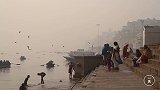 早上的印度恒河，实拍底层印度人的真实生活，直接在河边洗漱！