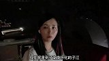 自驾旅行妹子一个人在墓地旁边露营，看电视做饭，比男人都胆大