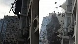 吓人！大连一小区顶楼墙体脱落：瓦片碎石倾泻而下
