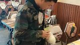 今天店里来了个小伙子