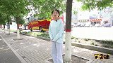 美女坐摩的，不想司机小伙怕被占便宜，结果美女坐车方式太逗了