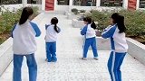 四位女同学跳舞，你在视频中找亮点，简直太有趣了！