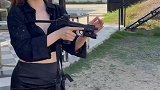 富人看的是美女，穷人看的是“手枪”这射击技术太稳了