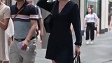 姑娘这个腿啊！你除了羡慕嫉妒，也只能看看了！