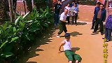 盘点十大偷袭爆笑名场面，星爷去偷袭包租婆，却被队友坑惨了！