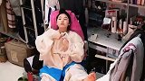 这肺活量可以啊，一口气就把玩偶服吹满了