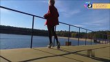 美女穿黑色连裤袜搭配珍珠款高跟鞋野外转圈显摆，美美哒！