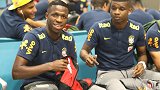 巴西U20转战戈亚尼亚 镜头当前维尼修斯面露笑容