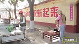 机器人给小伙倒酒，没想突然短路了，一杯接一杯往小伙脸上倒